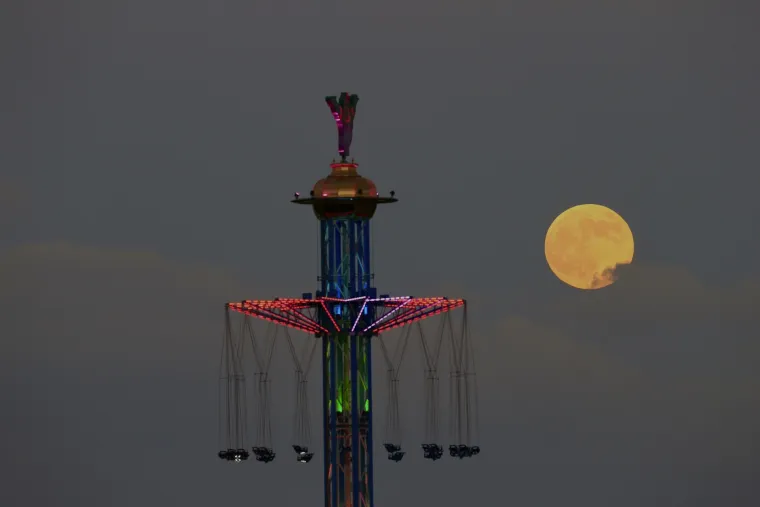 Zapanjujuće fotografije pomrčine Mjeseca diljem planete: Evo kako izgleda iz Hrvatske