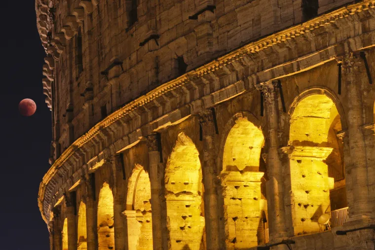 Zapanjujuće fotografije pomrčine Mjeseca diljem planete: Evo kako izgleda iz Hrvatske