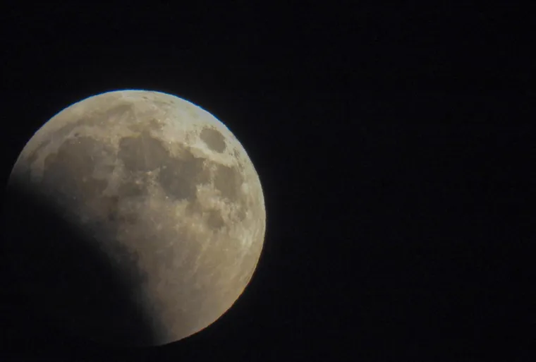 Zapanjujuće fotografije pomrčine Mjeseca diljem planete: Evo kako izgleda iz Hrvatske