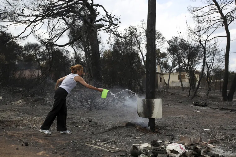 Postoje "ozbiljne indicije" da je smrtonosni požar koji je u ponedjeljak buknuo istočno od Atene "podmetnut", rekao je u četvrtak ministar grčke civilne za&scaron;tite Nikos Toskas
