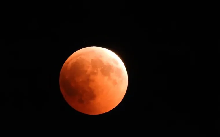 POGLEDAJTE NEVJEROJATNE KADROVE IZ HRVATSKE: Spektakularna pomrčina Mjeseca zaista je malo koga ostavila ravnodušnim