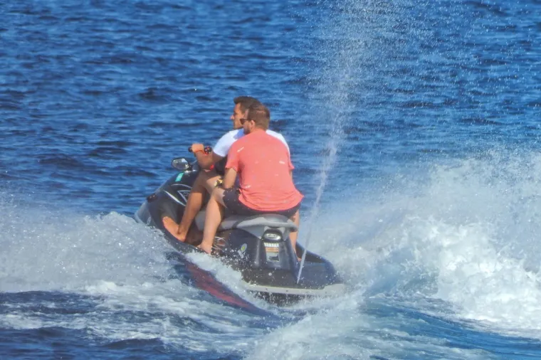 Provozali su se i jet-skijem.