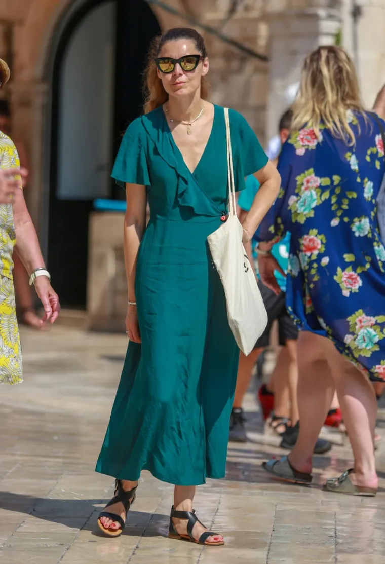 MA KAKAV MILANO! Dubrovnikom pro&scaron;etale modno osvije&scaron;tene mačke