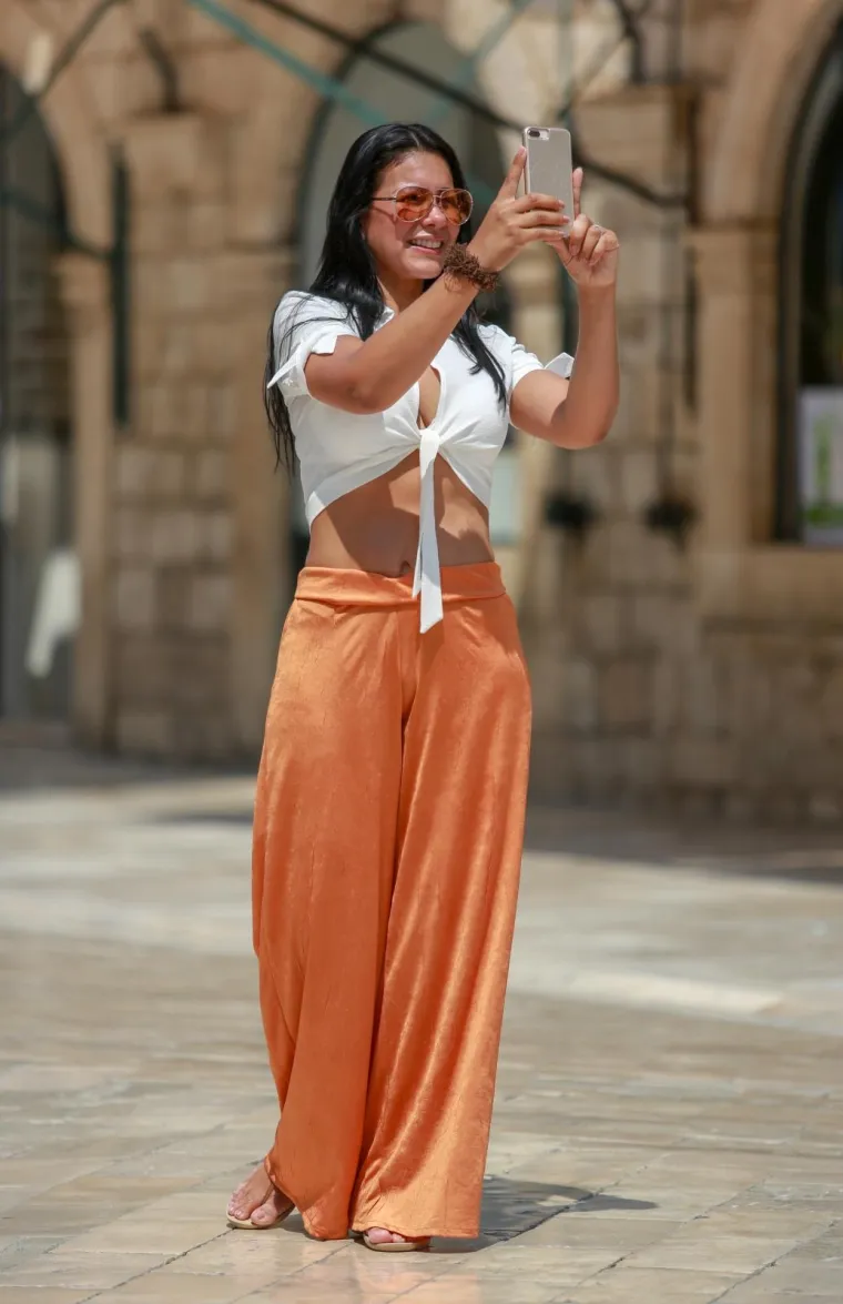 MA KAKAV MILANO! Dubrovnikom pro&scaron;etale modno osvije&scaron;tene mačke