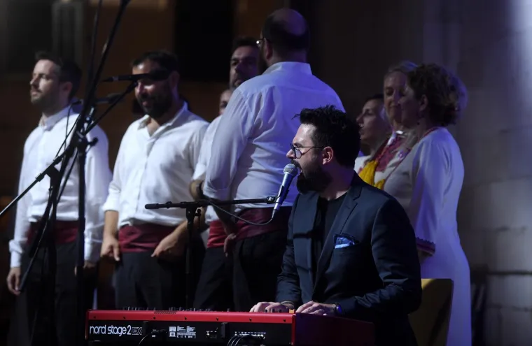 Petar Gra&scaron;o sinoć je bio gost najboljih hrvatskih klapa na nastupu na dubrovačkom Stradunu.