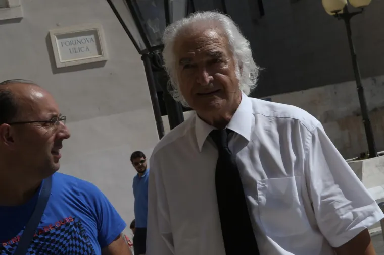 POZNATI HRVATI SE OPROSTILI OD OLIVERA: Predsjednica, premijer, Severina, Gra&scaron;o i Danijela odali počast 'morskom vuku'