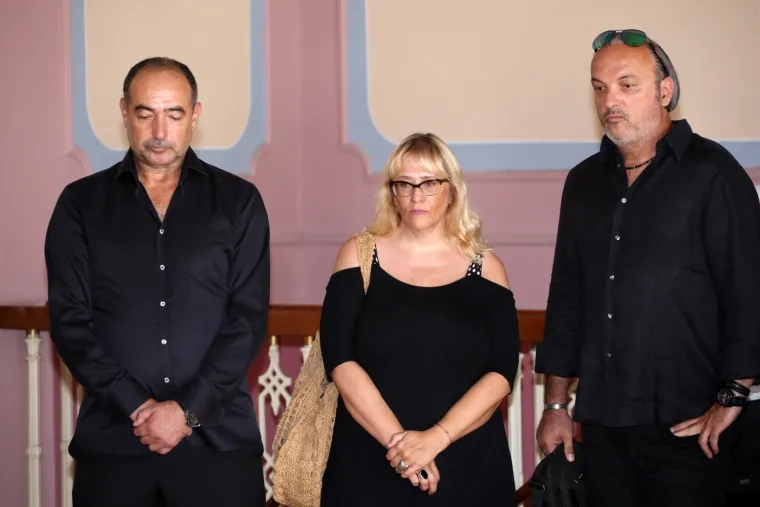 Dirljivi prizori iz Splita: Pogledajte tko se sve upisao u 'Oliverovu knjigu žalosti'