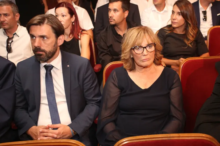 Dirljivi prizori iz Splita: Pogledajte tko se sve upisao u 'Oliverovu knjigu žalosti'