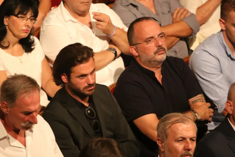 Dirljivi prizori iz Splita: Pogledajte tko se sve upisao u 'Oliverovu knjigu žalosti'