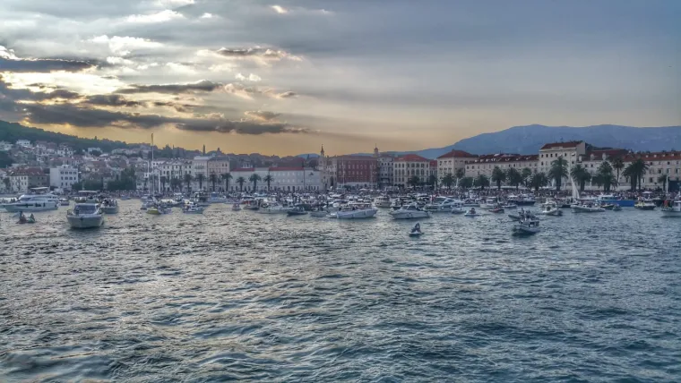 Svjetlost u sumrak: Pogledajte dirljive prizore s ispraćaja hrvatskog Barda