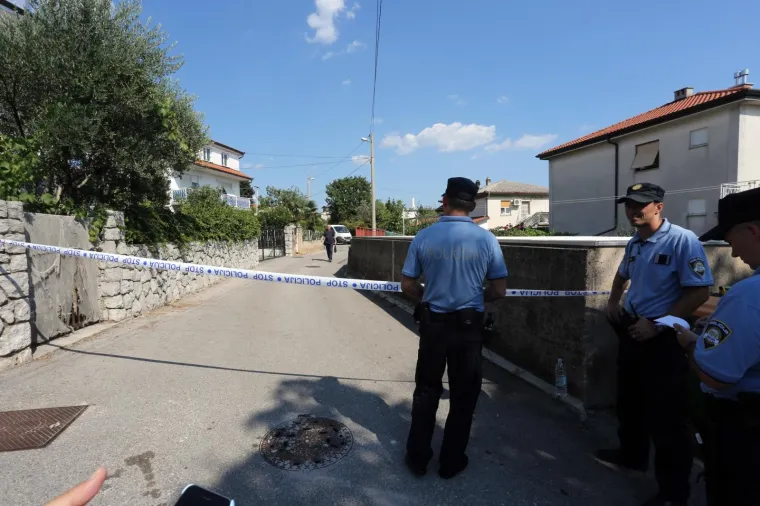 Policijski očevid u ulici Stari put gdje je nađena mrtva ženska osoba