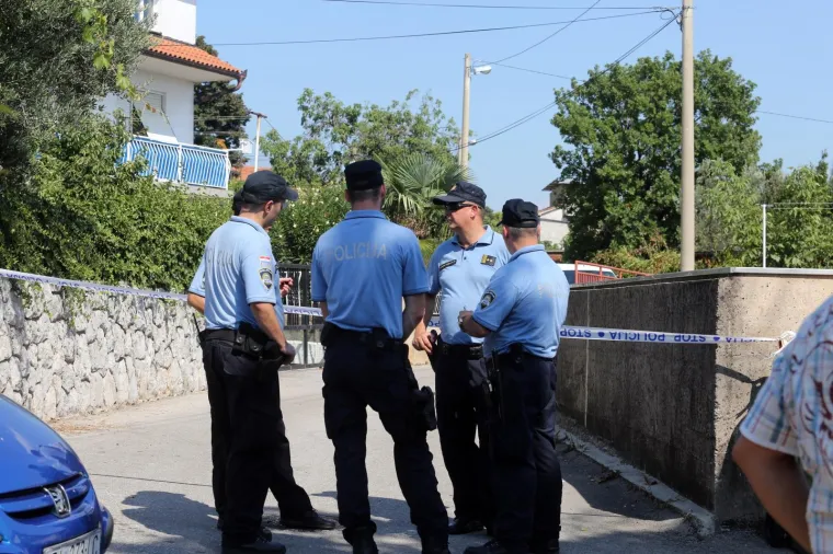 Policijski očevid u ulici Stari put gdje je nađena mrtva ženska osoba