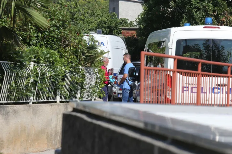 Policijski očevid u ulici Stari put gdje je nađena mrtva ženska osoba