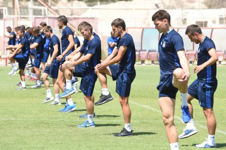 PRILAGODBA NA PUSTINJSKE UVJETE: Dinamovci trenirali i na dan utakmice s Hapoelom; 'Ni&scaron;ta ne prepu&scaron;tamo slučaju'