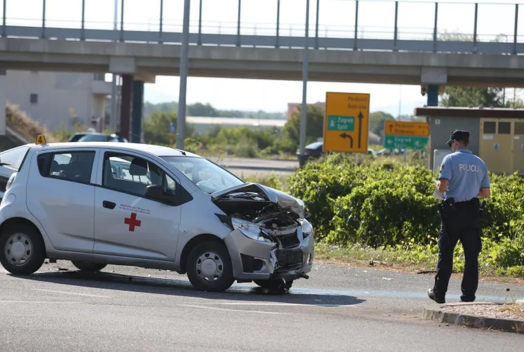 NESREĆA KOD &Scaron;IBENIKA: U sudaru dva automobila tri osobe ozlijeđene