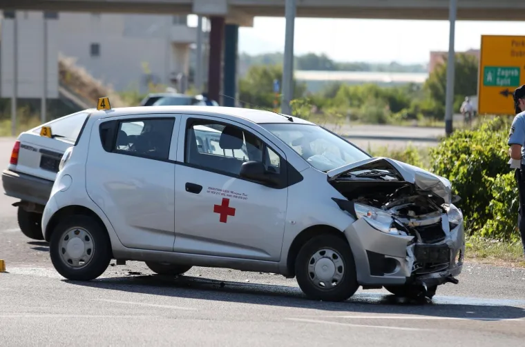 NESREĆA KOD &Scaron;IBENIKA: U sudaru dva automobila tri osobe ozlijeđene