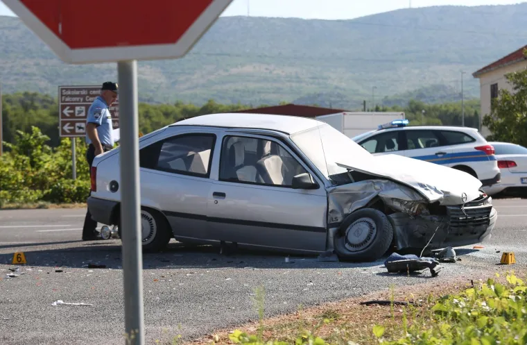 NESREĆA KOD &Scaron;IBENIKA: U sudaru dva automobila tri osobe ozlijeđene