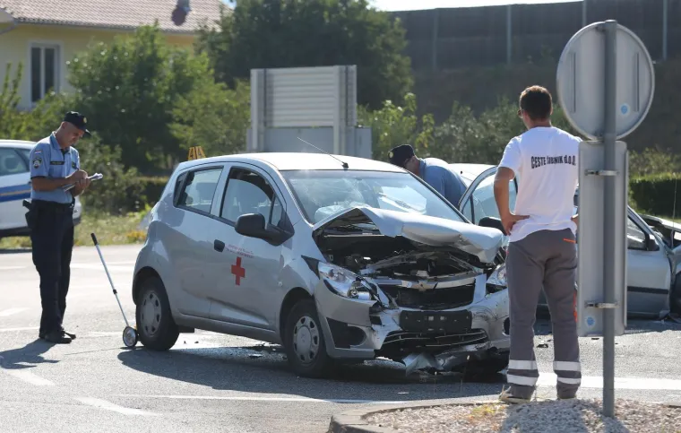 NESREĆA KOD &Scaron;IBENIKA: U sudaru dva automobila tri osobe ozlijeđene