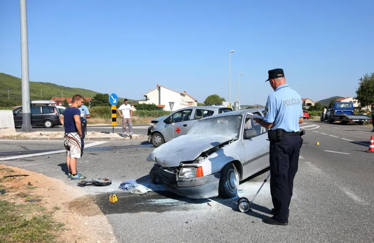 NESREĆA KOD &Scaron;IBENIKA: U sudaru dva automobila tri osobe ozlijeđene