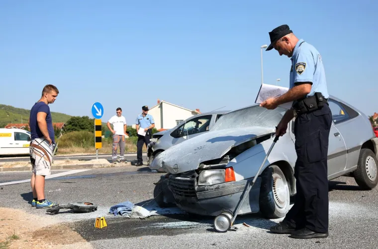 NESREĆA KOD &Scaron;IBENIKA: U sudaru dva automobila tri osobe ozlijeđene