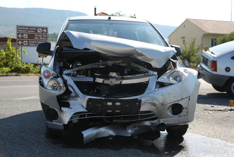 NESREĆA KOD &Scaron;IBENIKA: U sudaru dva automobila tri osobe ozlijeđene
