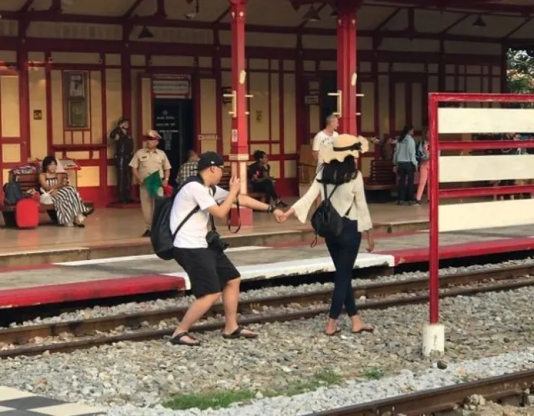 NEOPJEVANI JUNACI DIGITALNOG DOBA: Evo kroz &scaron;to sve ovi dečki prolaze samo kako bi one imale dobru fotku za Instagram