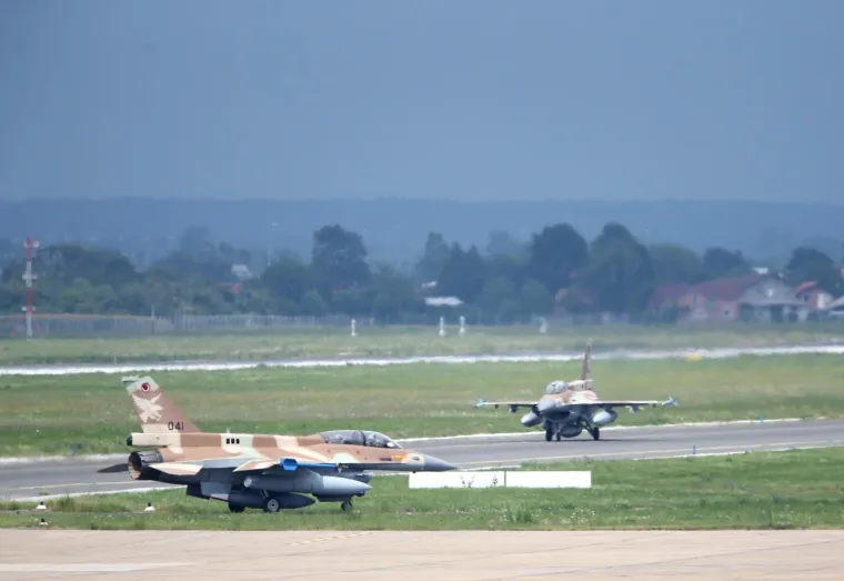 SPEKTAKULARNI PRIZORI U ZAGREBU: Na Pleso sletjela tri izraelska borbena zrakoplova F-16 Barak