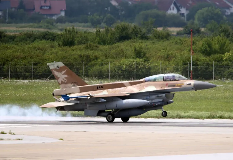 SPEKTAKULARNI PRIZORI U ZAGREBU: Na Pleso sletjela tri izraelska borbena zrakoplova F-16 Barak