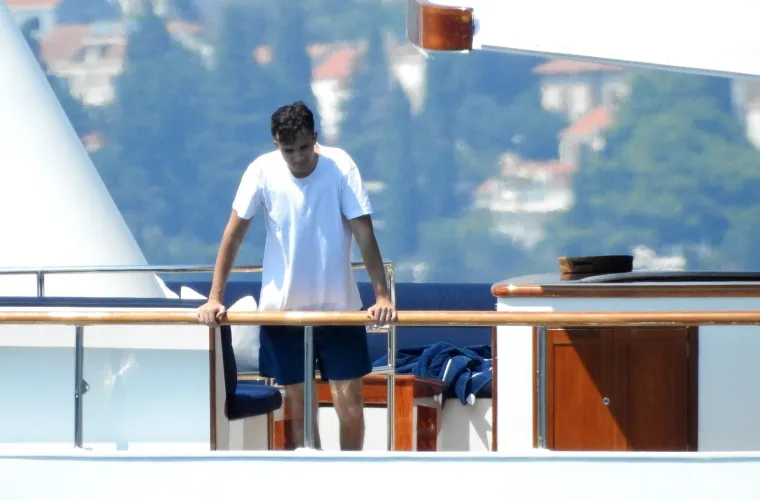 NAOMI CAMPBELL U TIGRASTOM BIKINIJU PLOVI JADRANOM: 'Crna pantera' pokazala tijelo u blizini Cavtata