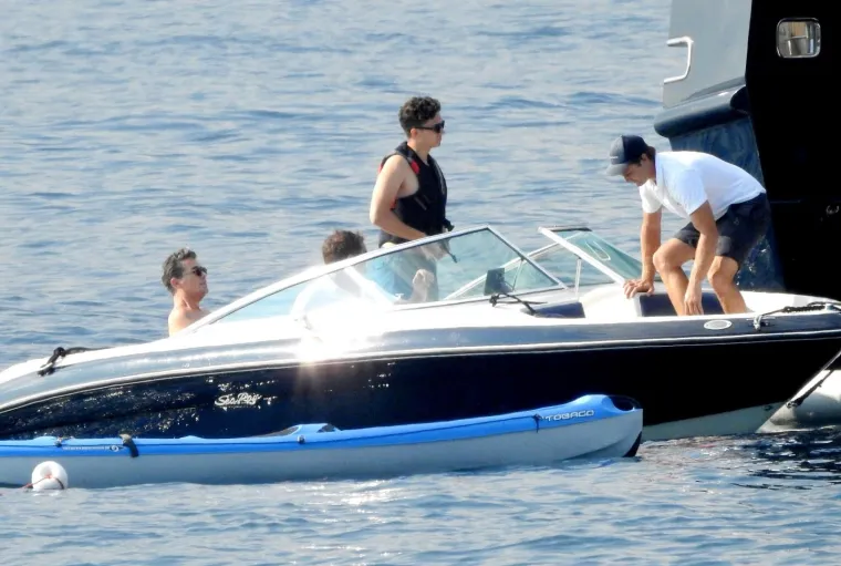 NAOMI CAMPBELL U TIGRASTOM BIKINIJU PLOVI JADRANOM: 'Crna pantera' pokazala tijelo u blizini Cavtata