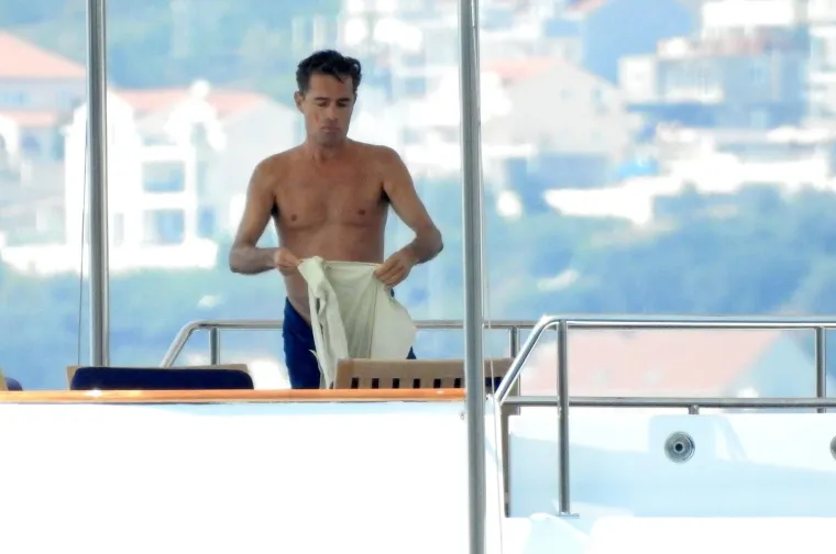 NAOMI CAMPBELL U TIGRASTOM BIKINIJU PLOVI JADRANOM: 'Crna pantera' pokazala tijelo u blizini Cavtata