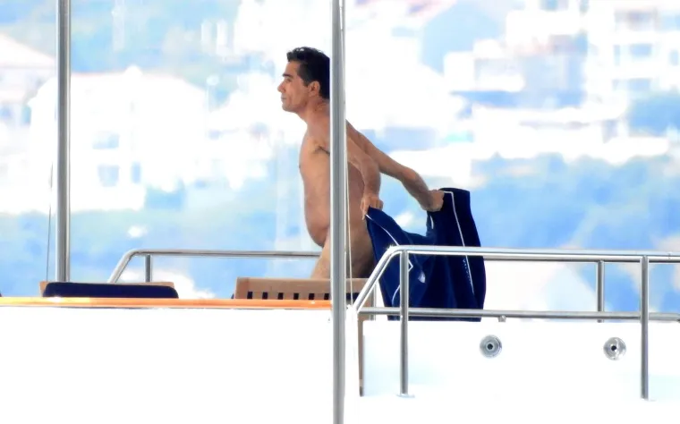 NAOMI CAMPBELL U TIGRASTOM BIKINIJU PLOVI JADRANOM: 'Crna pantera' pokazala tijelo u blizini Cavtata