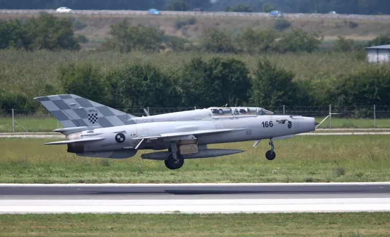 Tri izraelska višenamjenska borbena aviona F-16 Barak prvi put su u četvrtak oko 15 sati sletjela u 91. zrakoplovnu bazu Hrvatskog ratnog zrakoplovstva na Plesu, izvijestio je MORH.