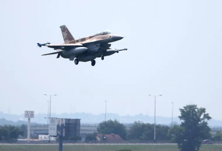 Tri izraelska višenamjenska borbena aviona F-16 Barak prvi put su u četvrtak oko 15 sati sletjela u 91. zrakoplovnu bazu Hrvatskog ratnog zrakoplovstva na Plesu, izvijestio je MORH.