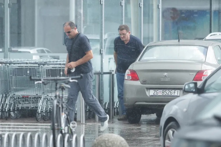 Ljetni pljusak rashladio Zagreb i smočio građane