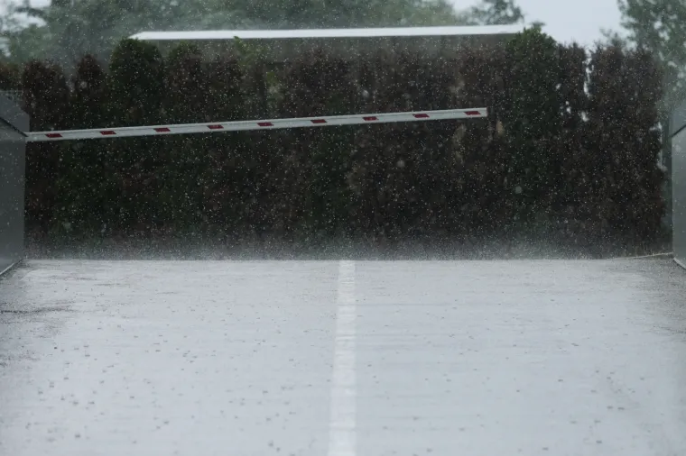 Ljetni pljusak rashladio Zagreb i smočio građane