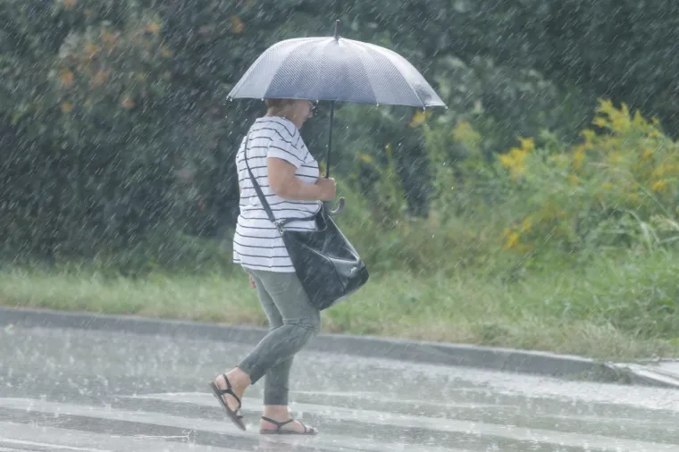 Ljetni pljusak rashladio Zagreb i smočio građane