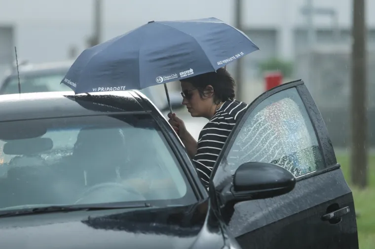 Ljetni pljusak rashladio Zagreb i smočio građane