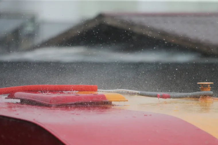 Ljetni pljusak rashladio Zagreb i smočio građane