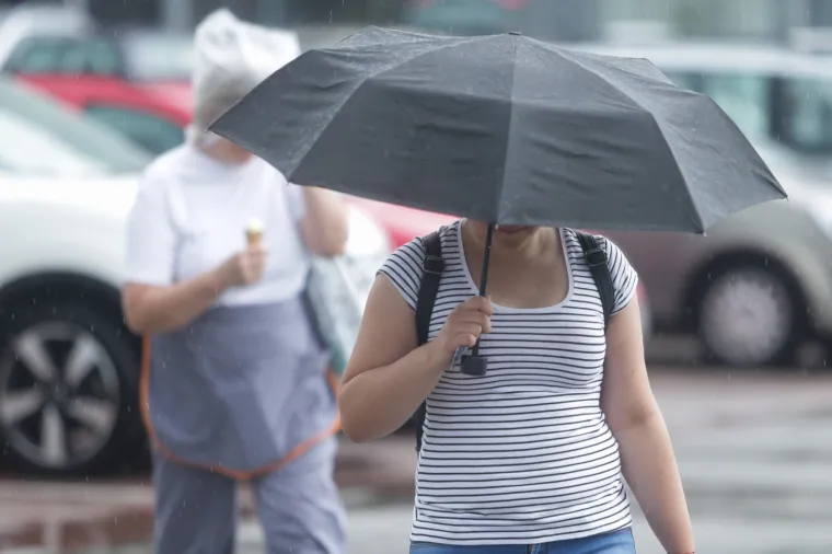 Ljetni pljusak rashladio Zagreb i smočio građane