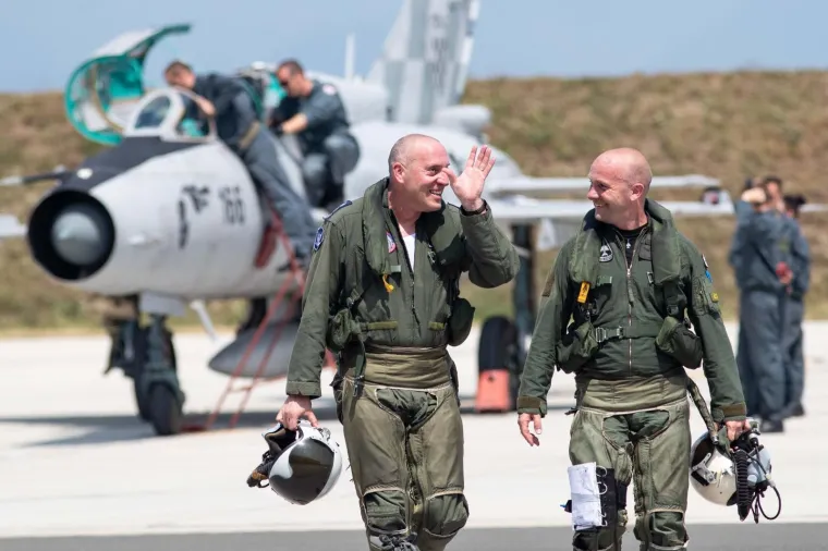 ODLIČNA VOJNA SURADNJA: Zajednički let hrvatskog i izraelskog pilota na avionu MiG-21