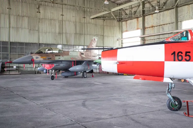 ODLIČNA VOJNA SURADNJA: Zajednički let hrvatskog i izraelskog pilota na avionu MiG-21