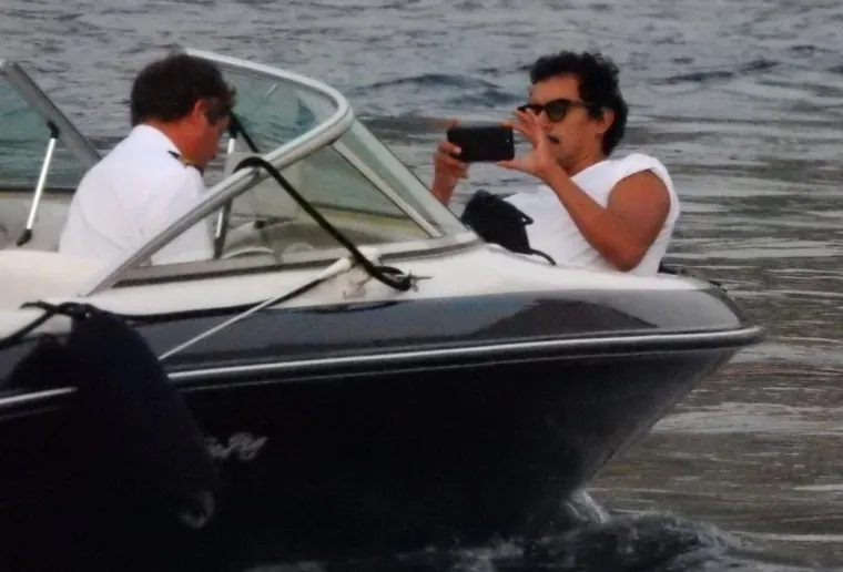 Na jahtu na kojoj Jadranom plovi slavni supermodel Naomi Campbell, predvečer je stigao poznati francuski dizajner Haider Ackerman.