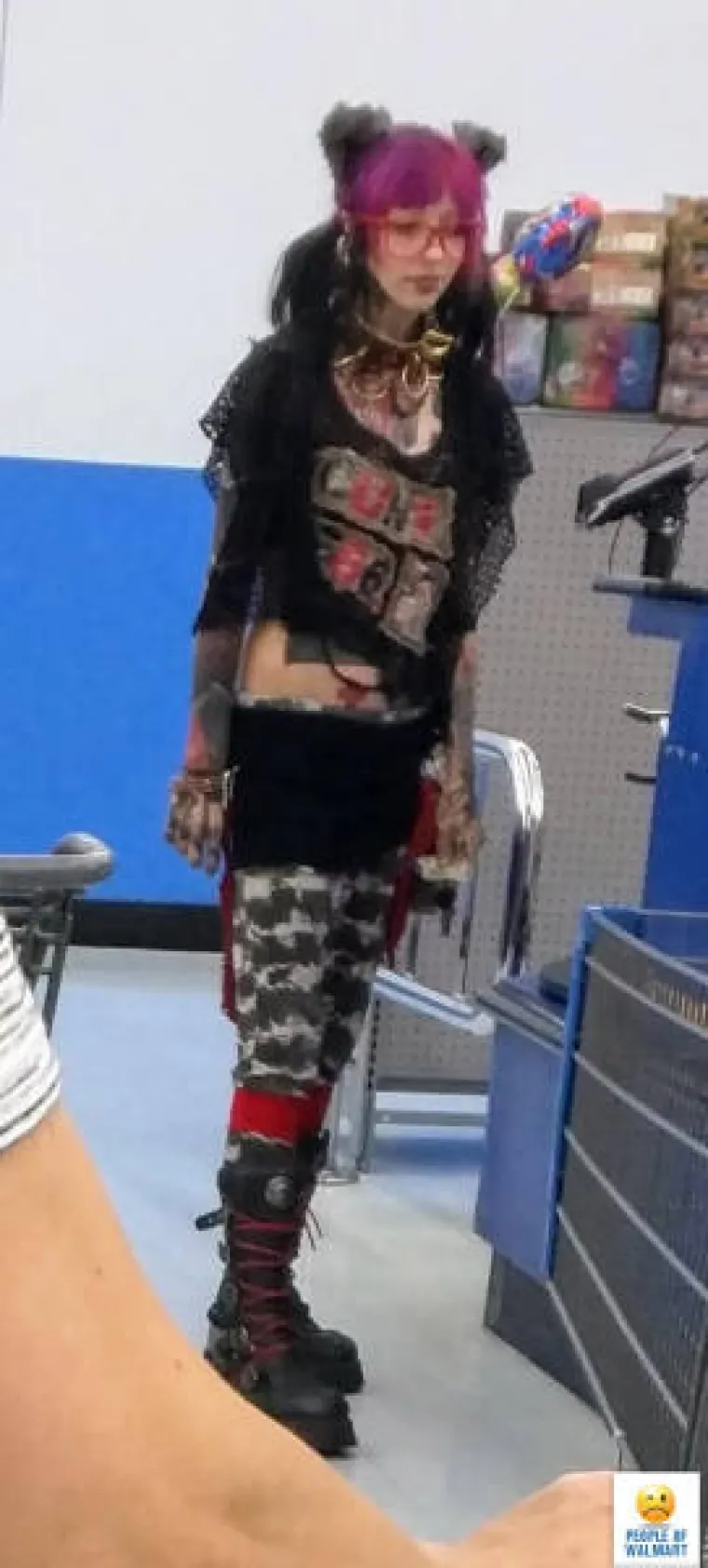 Čudnovati ljudi nalaze se svuda oko nas, a možda najčudnovatiji pohode američki lanac trgovina Walmart. Neke od tamošnjih prikaza okupili smo u bizarnoj galeriji koju možete pogledati u nastavku.