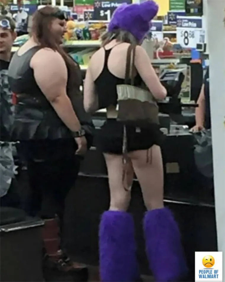 SPODOBE NA SVAKOM KORAKU: Izgledaju kao da idu na sastanak nekog nastranog kulta, a zapravo su samo skočili do dućana