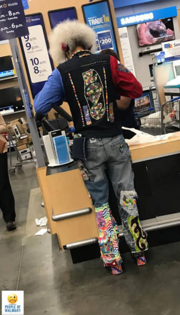 SPODOBE NA SVAKOM KORAKU: Izgledaju kao da idu na sastanak nekog nastranog kulta, a zapravo su samo skočili do dućana