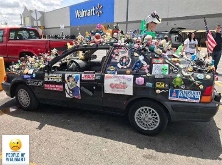 SPODOBE NA SVAKOM KORAKU: Izgledaju kao da idu na sastanak nekog nastranog kulta, a zapravo su samo skočili do dućana