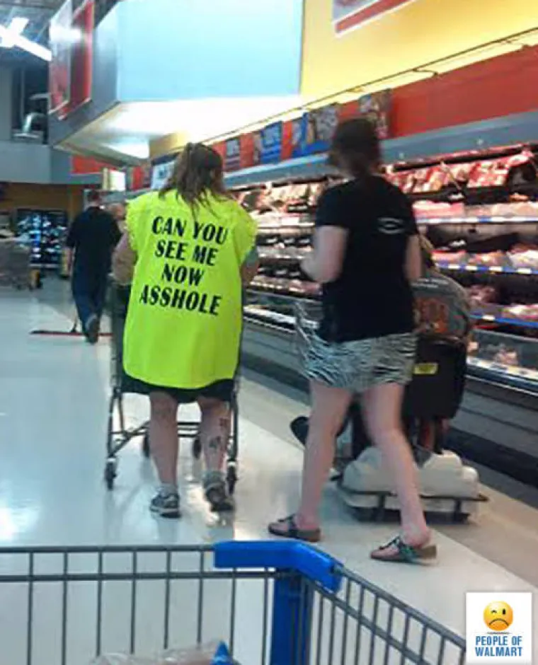 SPODOBE NA SVAKOM KORAKU: Izgledaju kao da idu na sastanak nekog nastranog kulta, a zapravo su samo skočili do dućana