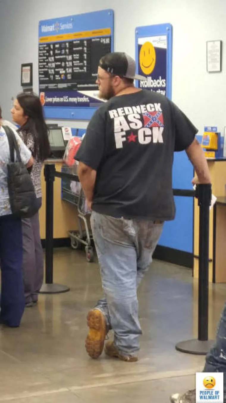 SPODOBE NA SVAKOM KORAKU: Izgledaju kao da idu na sastanak nekog nastranog kulta, a zapravo su samo skočili do dućana