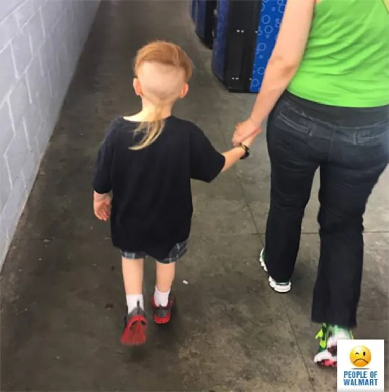 SPODOBE NA SVAKOM KORAKU: Izgledaju kao da idu na sastanak nekog nastranog kulta, a zapravo su samo skočili do dućana